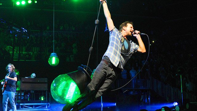 130315_pearljam1