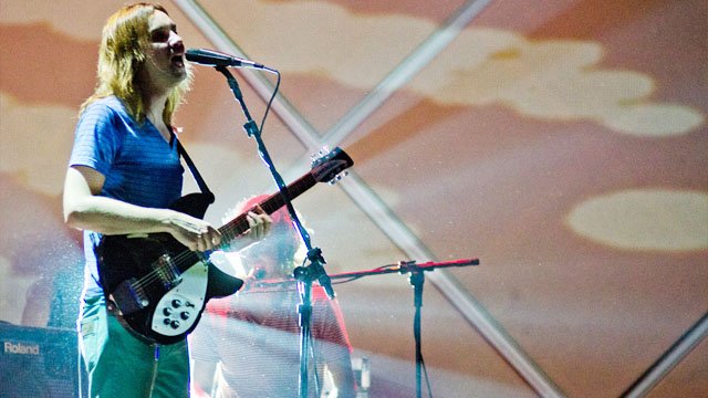 Kevin Parker em sua primeira visita ao Brasil, para show no Popload Gig em 2012