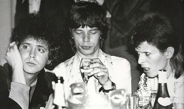 Lou+Reed,+Mick+Jagger+and+David+Bowie+hanging+out+together+at+Café+Royale,+1973+(3)