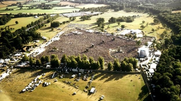 250 mil pessoas acompanharam o Oasis por duas noites em Knebworth, no ano de 1996
