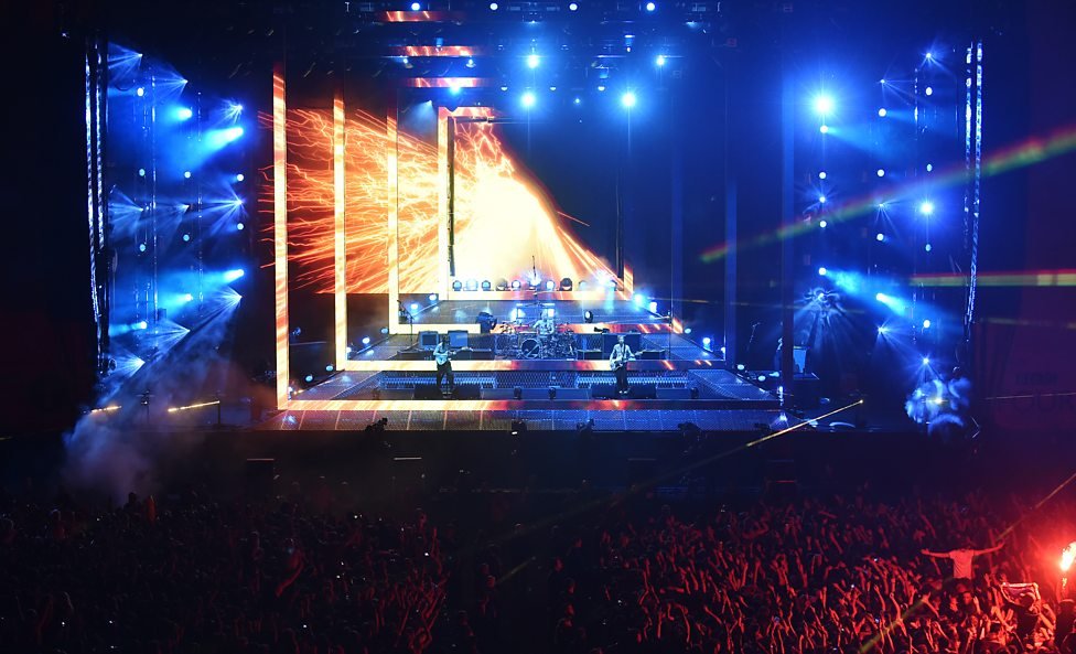 Biffy Clyro confirmando o status de banda grande no Reino Unido