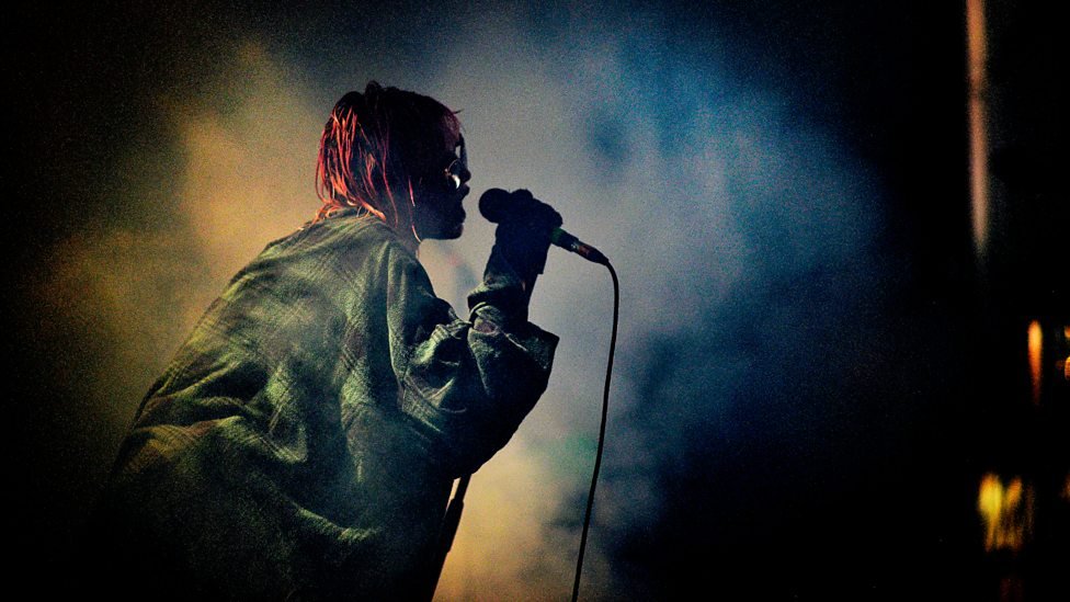 O Crystal Castles apareceu com show intenso, agora com a Edith Frances no vocal