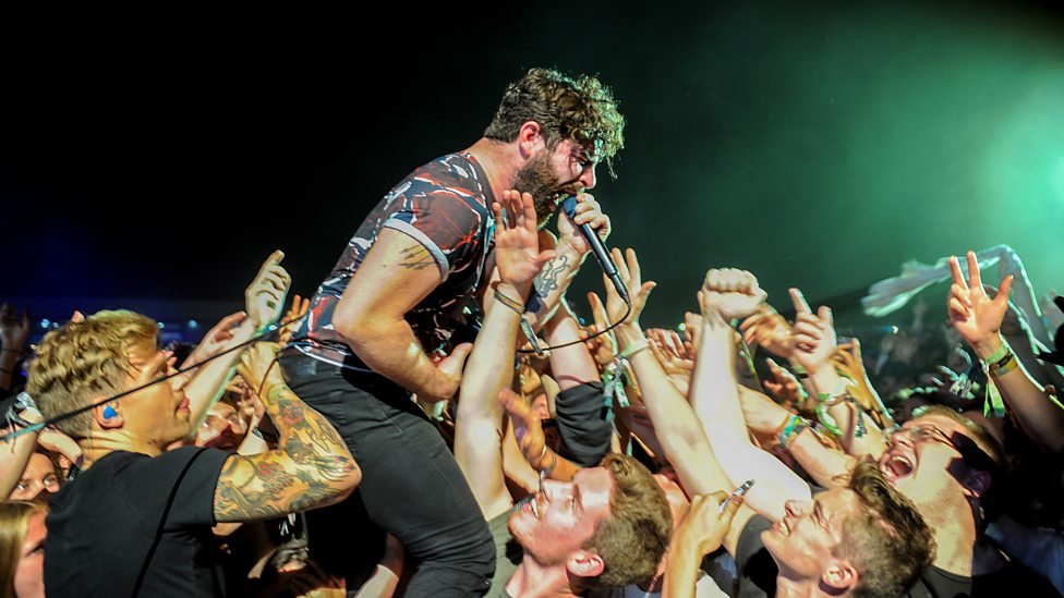 O Foals fez aquele show de sempre, como se o mundo fosse acabar em instantes