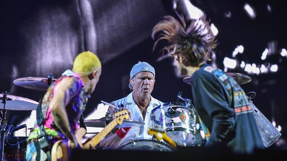 Os veteranos e coloridos Red Hot Chili Peppers