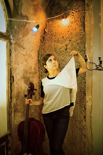 dom_20la_20nena_20with_20cello-_20credit_20JEREMIAH_2010