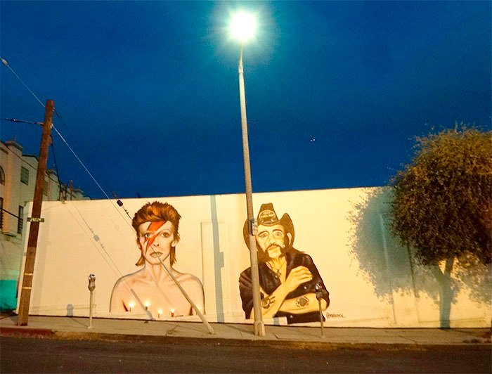Grafite feito em Venice, Los Angeles, homenageando as duas lendas