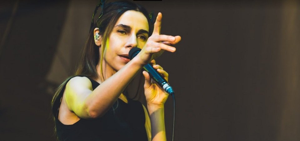 231117_pjharvey_slider